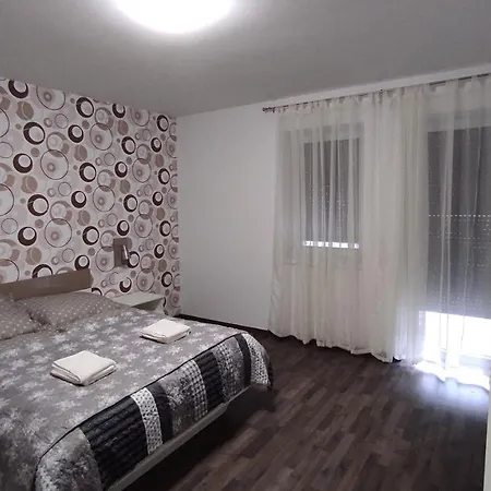 Lover Vendeghaz Aparthotel 3*